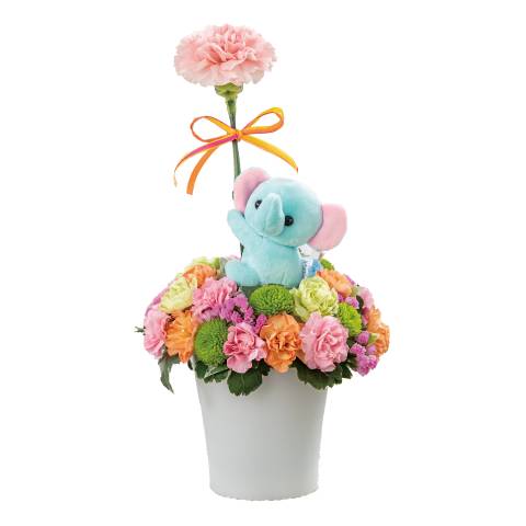 花キューピットで届ける 空色ぞうさんのマスコット付きアレンジメント 商品№521370